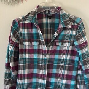 Patagonia Women’s 100% Organic Cotton Plaid Button-Up Shirt - 2